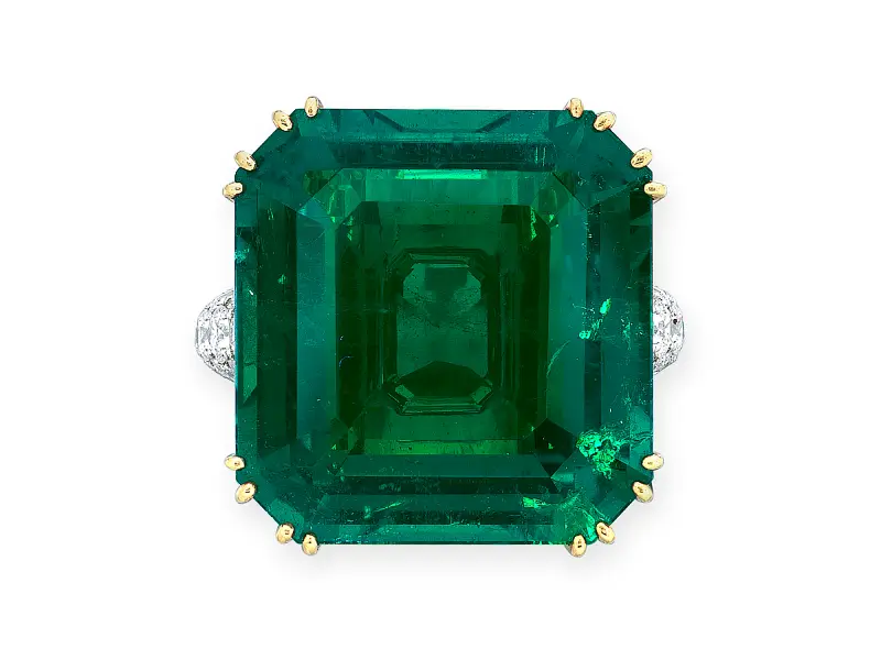 20.69克拉Step-Cut哥倫比亞天然祖母綠鑽石戒指，成交價HK$17,315,000／
US$2,227,864。