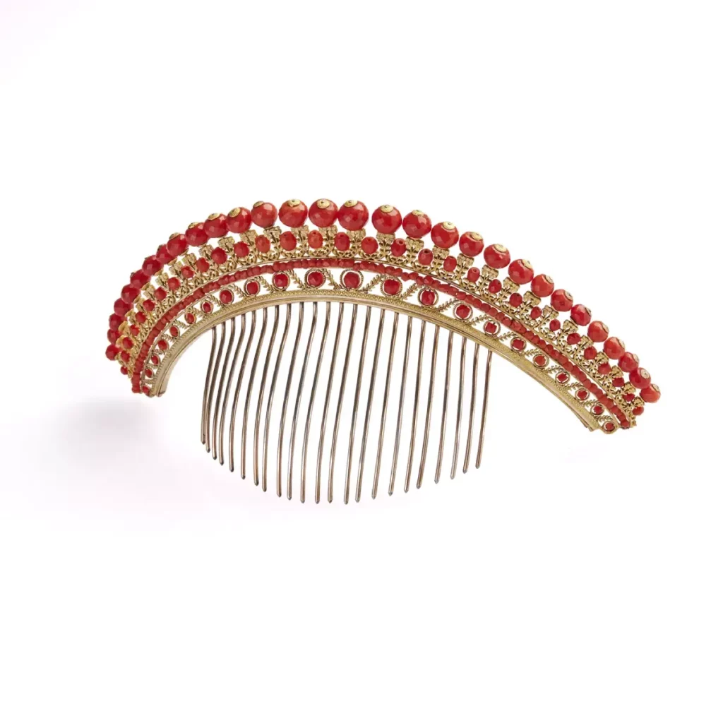 Rachel’s coral comb, [1838–1858]
Comb composed of silver alloy castings forming plant motifs and faceted coral beads
© Coll. Comédie-Française – Photo: L’École des Arts Joailliers – Benjamin Chelly