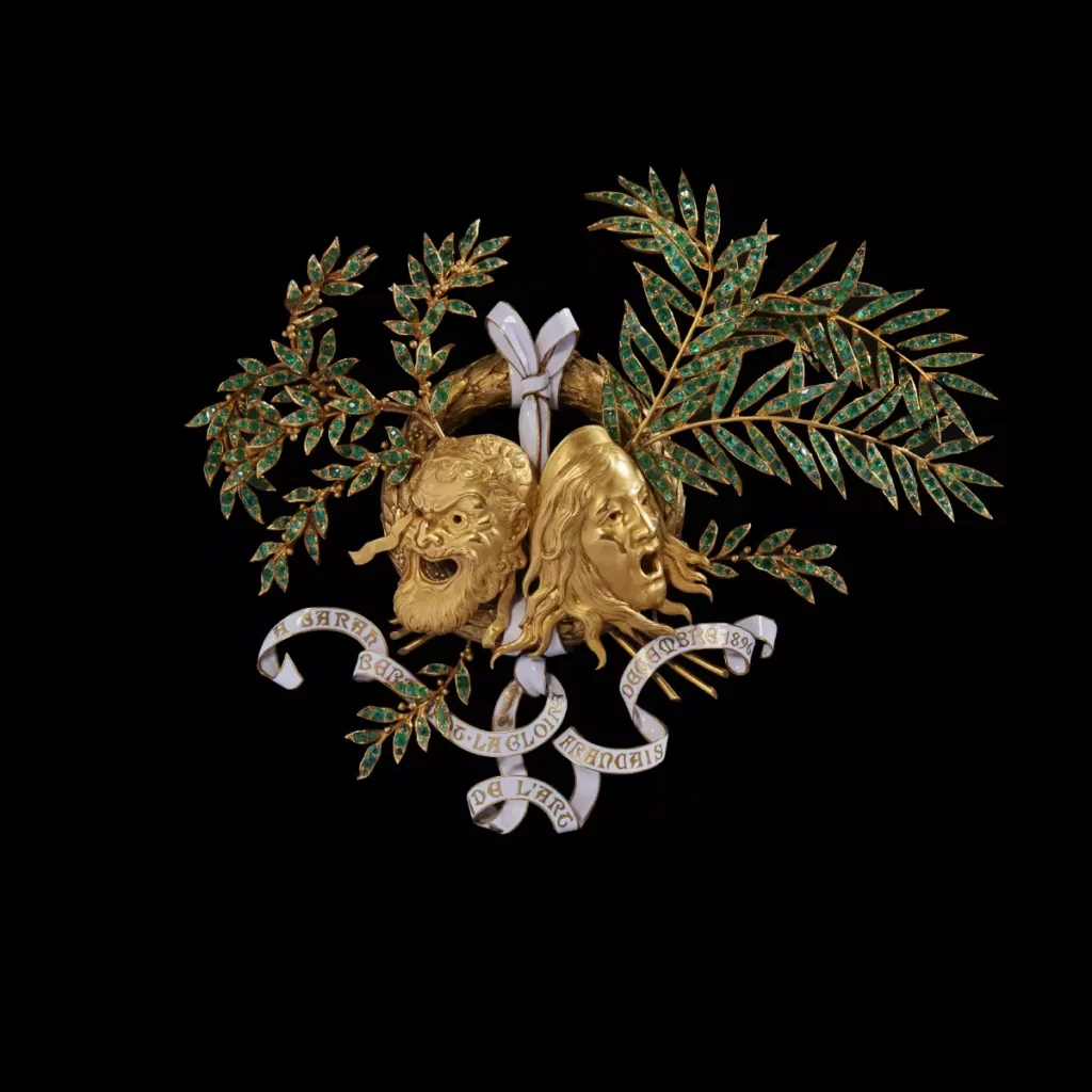 René Lalique (1860–1945), brooch in honor of Sarah Bernhardt, 1896
Gold, emeralds, enamel
© Coll. Comédie-Française – Photo: L’École des Arts Joailliers – Benjamin Chelly